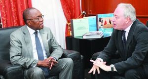 França enaltece papel pacificador de Angola