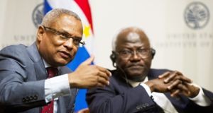 José Maria Neves em Luanda à frente de forte delegação