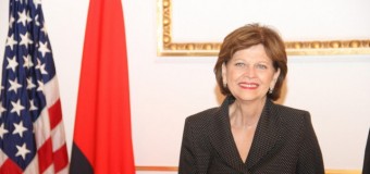 Embaixadora dos EUA valoriza desempenho do Presidente Angolano