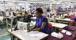 Indústria têxtil volta a produzir