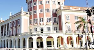 Bancos compram milhões em divisas