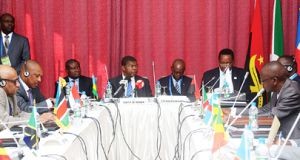 Paz no leste da RDC debatida em Luanda