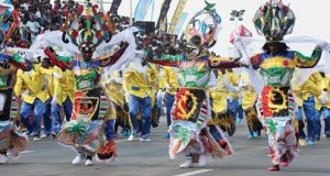 Grupos carnavalescos passam a associações
