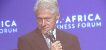 Clinton reconhece desenvolvimento económico do Continente