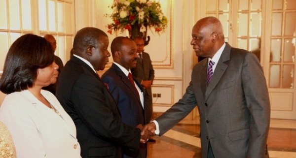 Embaixada Da República De Angola Em Portugal Chefe De Estado Angolano 