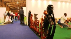 Obras de artesanato expostas na FNIC representam história de Angola