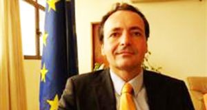 UE intensifica relações