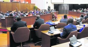 Angola regressa a excedentes no médio prazo