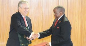 Angola e Brasil facilitam vistos