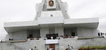 Membros do corpo diplomático visitam Memorial Agostinho Neto