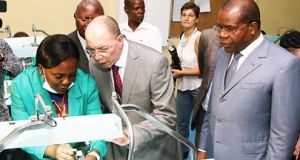 Fábrica de lapidação de diamantes abre em Luanda