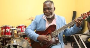 Guitarrista angolano homenageado no Brasil