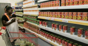 Supermercados surpreendidos pela Inspecção do Comércio Fotografia: Edmundo Eucilio | Edições Novembro