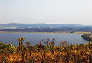 LAGOA NACARUMBO, UMA DAS SETE MARAVILHAS DE ANGOLA, É UMA DAS POTENCIALIDADES TURÍSTICAS DA LUNDA SUL FOTO: LILIANA RAMOS LISA