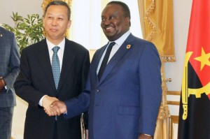 Presidente do Parlamento, Fernando da Piedade Dias Dos Santos (à dir) recebe em audiência embaixador da China FOTO: ROSÁRIO DOS SANTOS