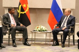 A FOTO ILUSTRA UM ENCONTRO ENTRE OS PRESIDENTES JOÃO LOURENÇO E VLADIMIR PUTIN, REALIZADO EM JOANSBURGO, ÁFRICA DO SUL, A 26 DE JULHO DE 2018. FOTO: FOTO CEDIDA