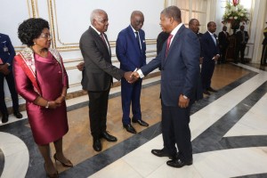 PRESIDENTE DA REPÚBLICA, JOÃO LOURENÇO, EMPOSSA EMBAIXADORES, SECRETÁRIO DE ESTADO E DIRECTOR DO CERIMONIAL FOTO: PEDRO PARENTE