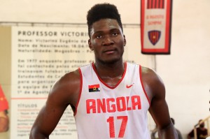 BRUNO FERNANDO ESTREIA-SE SÁBADO NA SUMMER LEAGUE FOTO: CORTESIA DAS EDIÇÕES NOVEMBRO.