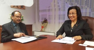 Ministra da Cultura, Maria da Piedade de Jesus, recebe em audiência embaixador da Índia, Srikumar Menon FOTO: CEDIDA