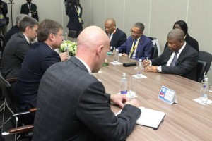 PRESIDENTE JOÃO LOURENÇO (À DIREITA) RECEBE EMPRESÁRIOS RUSSOS FOTO: CEDIDA