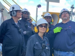 RUI FALCAO, GOVERNADOR DE BENGUELA À (ESQ), DURANTE A VISITA A PLATAFORMA DA CHEVRON EM NEW ORLEANS FOTO: CEDIDA 