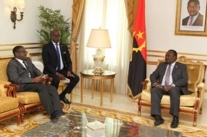 PRESIDENTE DA ASSEMBLEIA NACIONAL, FERNANDO DIAS DOS SANTOS (À DIR.), RECEBE EMBAIXADOR DO ZIMBABWE EM ANGOLA, THANDO MADZVAMUSE FOTO: JORGE MULONGUI / ASSEMBLEIA NACIONAL