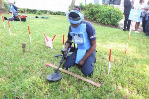 SAPADORA EM CAMPO DE DESMINAGEM FOTO: PEDRO PARENTE