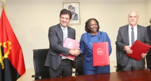 Assinatura de acordo entre o Ministérios da Saúde de Angola e do Brasil FOTO: PEDRO PARENTE