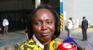 Ministra da Saúde, Sílvia Lutucuta, fala sobre a fábrica Alcail Gás FOTO: PEDRO PARENTE