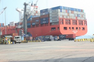 PORTO DE LUANDA, PRINCIPAL PORTA DE ENTRADA DE MERCADORIAS DO PAÍS FOTO: GASPAR DOS SANTOS