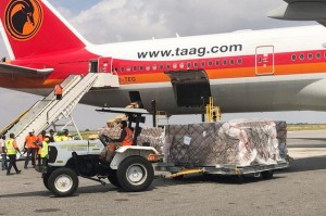 ANGOLA RECEBEU NESTE DOMINGO, NO AEROPORTO 4 DE FEVEREIRO, MAIS 33 TONELADAS DE MATERIAL PARA APOIAR NO COMBATE À COVID-19 FOTO: CEDIDA