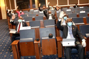 DEPUTADOS ANALISAM PROJECTO DE LEI FOTO: FRANCISCO MIÚDO