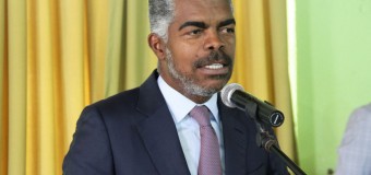 Ministro aconselha empresas a recorrer ao pacote de alívio económico
