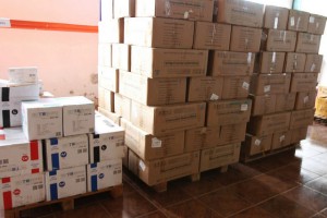 MATERIAL DE BIOSSEGURANÇA CONTINUAM A CHEGAR NO PAÍS E A SEREM DISTRIBUÍDOS PELAS 18 PROVÍNCIAS FOTO: JOAQUIM TOMAS