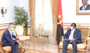 Presidente da Assembleia Nacional, Fernando da Piedade Dias dos Santos, concede audiência aos embaixadores da República da Sérvia e da União Europeia (UE) em Angola.