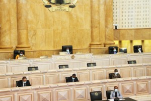 Deputados à Assembleia Nacional aprovam lei do Pacote Económico Foto: Clemente dos Santos
