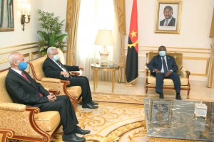 Presidente da Assembleia Nacional Fernando Dias dos Santos concede audiência ao embaixador do Estado da Palestina em Angola Najah Addularahman Cortesia de Jorge Mulongui/Ass.Nacional