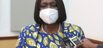 MINISTRA DA SAÚDE ENTREGA MEDICAMENTOS PARA COMBATE À MALÁRIA