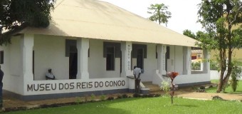 Espanhóis interessados no turismo antropológico em Mbanza Kongo